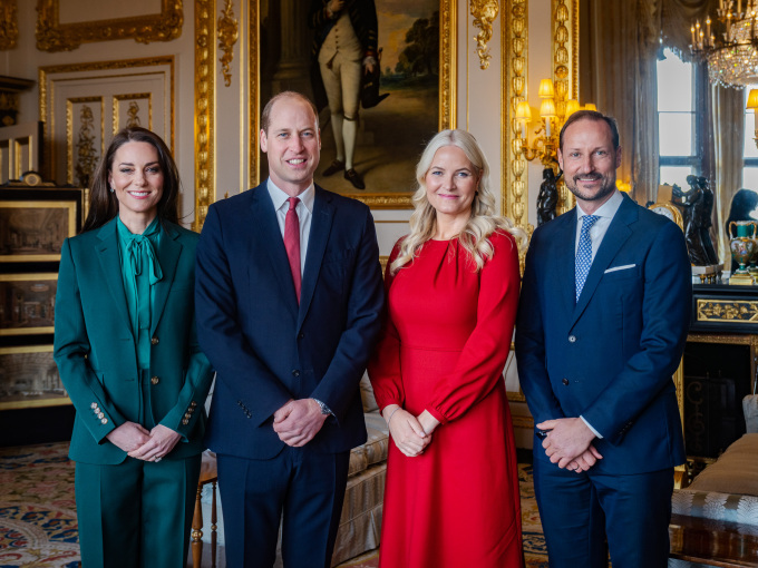 Kronprinsparet møtte Prinsen og Prinsessen av Wales på Windsor Castle utenfor London. Foto: Kensington Palace